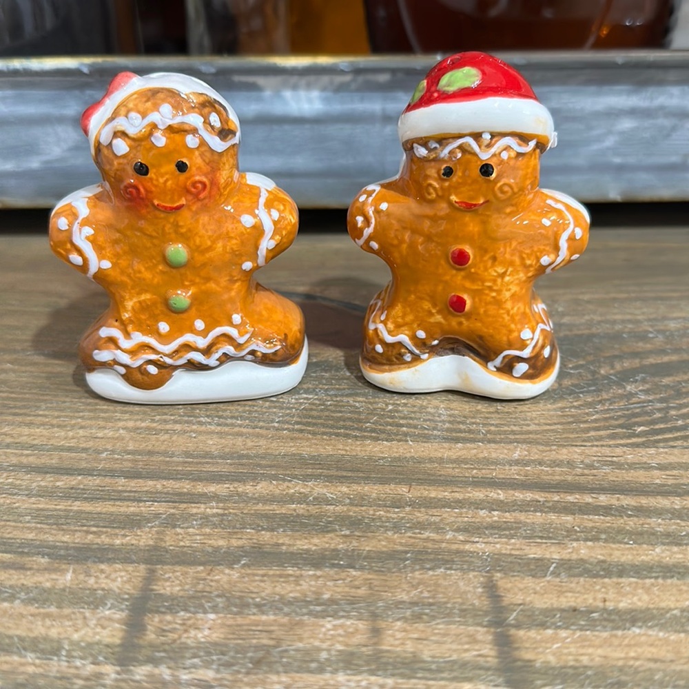 Christmas Gingerbread Man & Woman Salt & Pepper Shakers